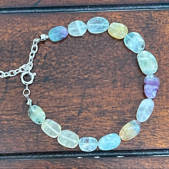 Natural fluorite bead silver tone bracelet - Picture 4 of 7